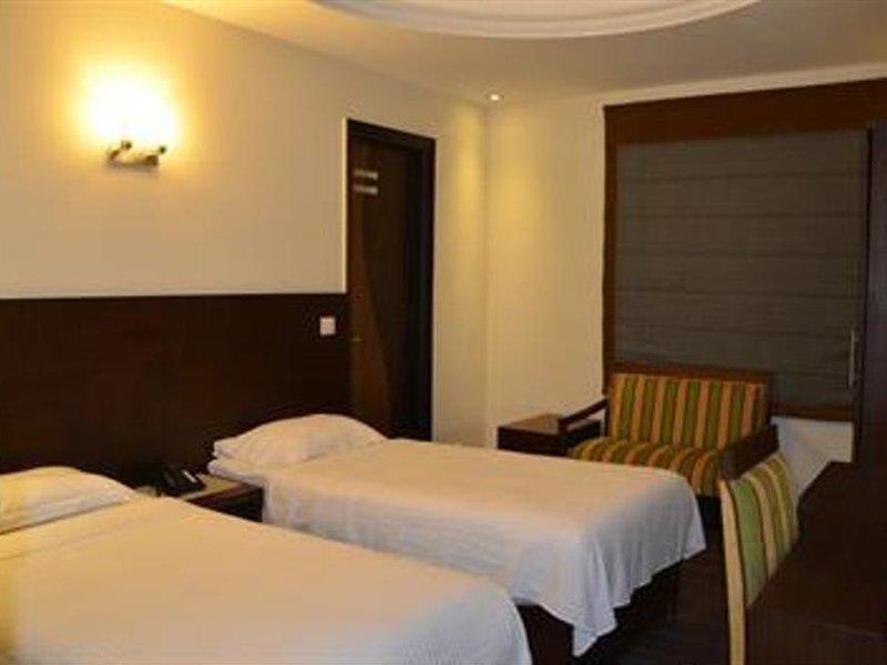 Fabhotel Marble Arch Karol Bagh Delhi  Bagian luar foto