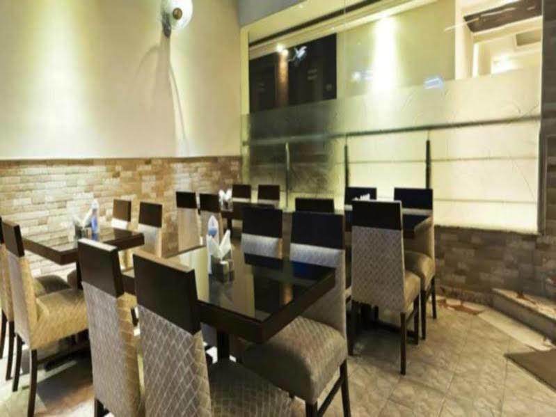 Fabhotel Marble Arch Karol Bagh Delhi  Bagian luar foto