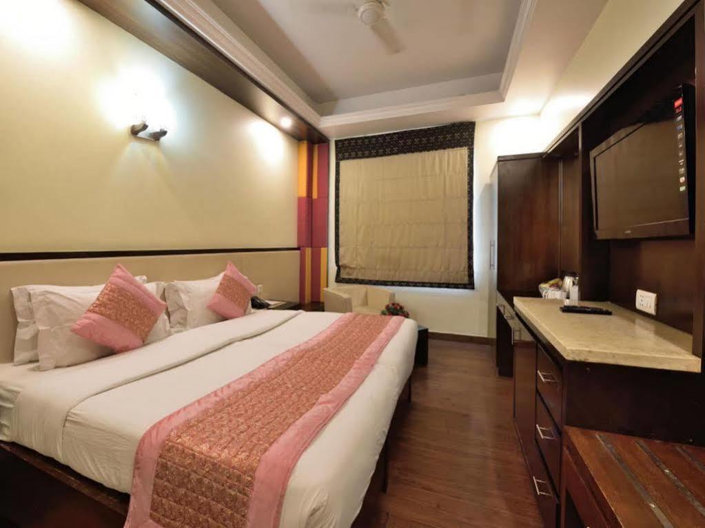 Fabhotel Marble Arch Karol Bagh Delhi  Bagian luar foto