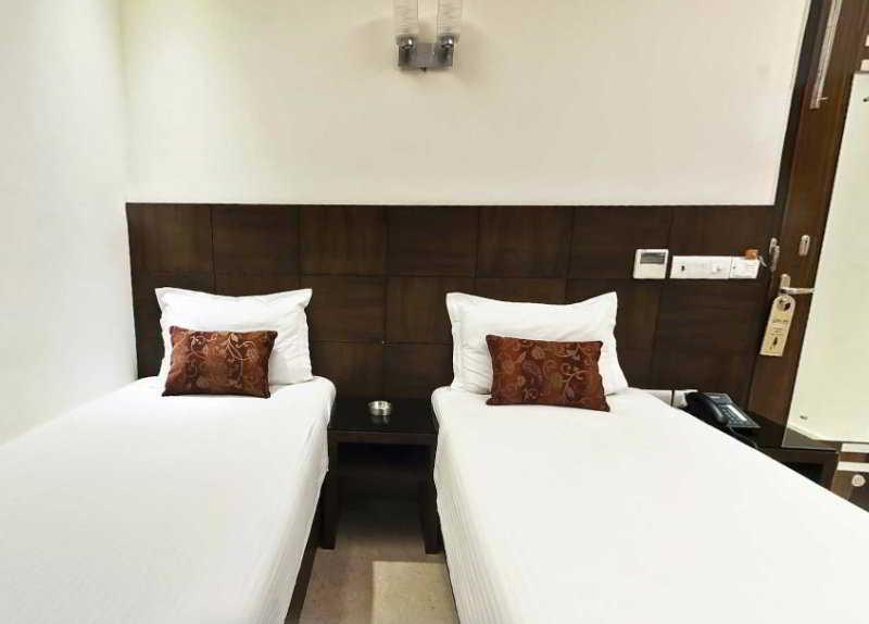 Fabhotel Marble Arch Karol Bagh Delhi  Bagian luar foto