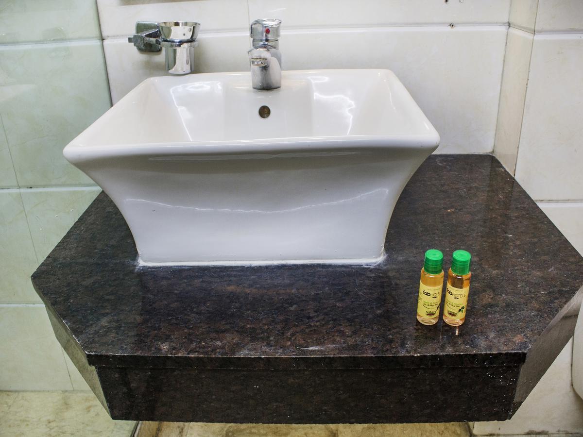 Fabhotel Marble Arch Karol Bagh Delhi  Bagian luar foto